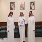 محافظ وادي الدواسر يستعرض خدمات بنك التنمية الاجتماعية مع المدير الإقليمي للمنطقة الوسطى