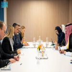 وزير الاقتصاد والتخطيط يناقش مع الممثل الخاص للاتحاد الأوروبي لمنطقة الخليج العلاقات الاقتصادية الثنائية
