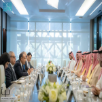 وزير الصناعة والثروة المعدنية يلتقي وزير الخارجية المصري