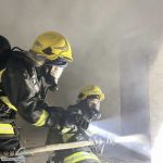 الدفاع المدني بمكة المكرمة يخمد حريقًا في مبنى سكني بحي الزاهر