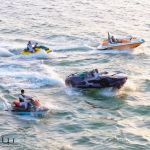 شاطئ المرجان بشاطئ نصف القمر يواصل جذب الزوار والمتنزهين لتعدد مرافقه وجماله وعناصره الترفيهية