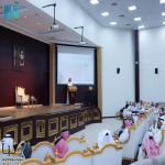 وزارة الصناعة والثروة المعدنية تستعرض الممكنات والبرامج لدعم المصانع بنجران