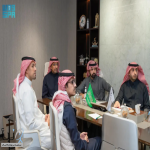 وزير الصناعة والثروة المعدنية يعقد اجتماعًا مع الملحقين التجاريين للمملكة في الخارج