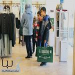 “مركز الملك سلمان للإغاثة” يوزع 786 قسيمة شرائية للكسوة الشتوية في لبنان