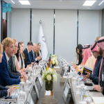 وزير الصناعة والثروة المعدنية يلتقي وزيرة شؤون الاقتصاد والطاقة الألمانية