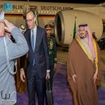 مستشار ‎ألمانيا يصل إلى ‎الرياض وفي مقدمة مستقبليه نائب أمير المنطقة