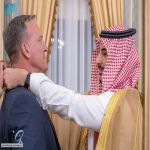 إنفاذًا لأمر خادم الحرمين الشريفين.. سمو وزير الدفاع يُقلد قائد القيادة المركزية الأمريكية السابق وسام الملك عبدالعزيز من الدرجة الممتازة