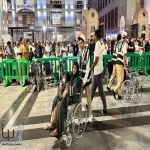 فتية الكشافة يدفعون عربات الرحمة في ساحات الحرمين لخدمة كبار السن وذوي الاحتياجات الخاصة
