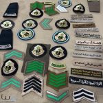 ضبط رتب وأنواط عسكرية مخالفة في محال بيع وخياطة الملابس بالقصيم